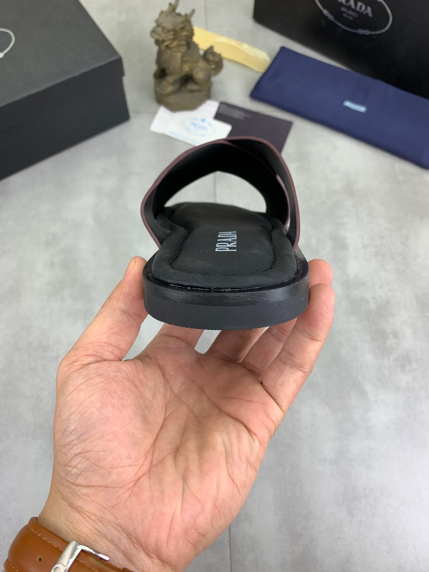 Men's shoes 💰P300💰【New style】🎁🎁🎁 PRADA Prada's new casual slippers, original official website 1:1, perfect workmanship, transmitting a kind of noble luxury, sublimating its definition of luxury in Prada's high-end extraordinary craftsmanship. Original combination outsole, code number: 38-44 (45 customized) 4️⃣colors🉑️ to choose from